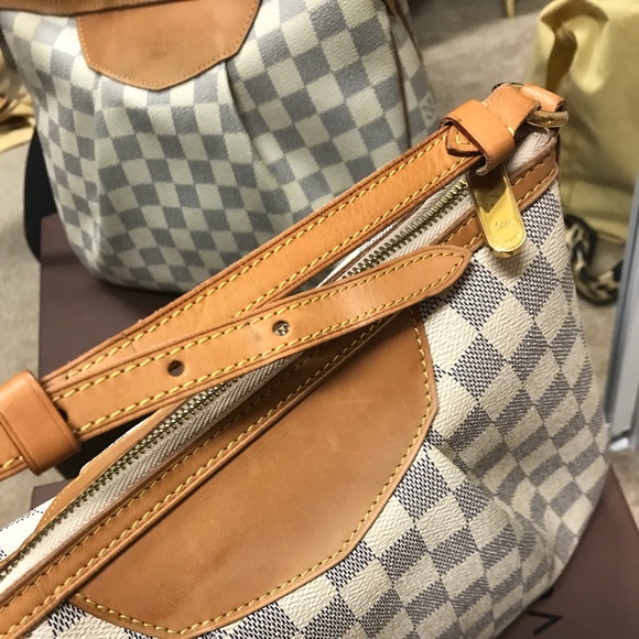 ❌SOLD ❌💯 Authentic Siracusa Azur crossbody purse - Picture 4 of 8